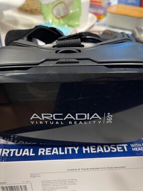 Arcadia Virtual Reality Headset in Black